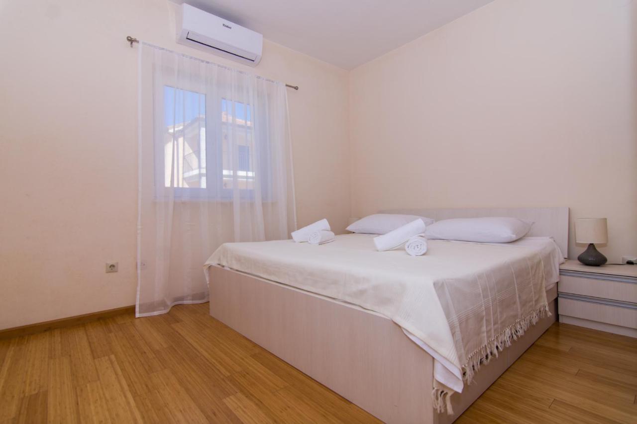 Villa Relax - Beautiful Apartment With Heated Saltwater Pool & Jacuzzi Каштела Экстерьер фото
