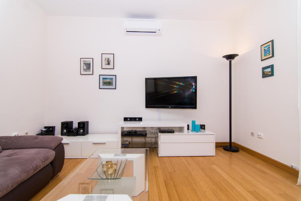 Villa Relax - Beautiful Apartment With Heated Saltwater Pool & Jacuzzi Каштела Экстерьер фото