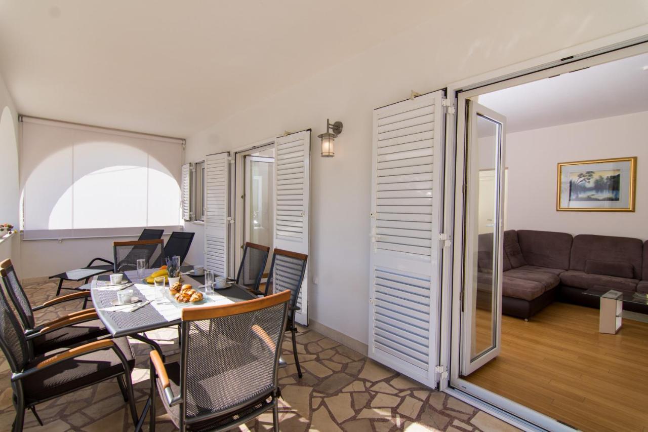 Villa Relax - Beautiful Apartment With Heated Saltwater Pool & Jacuzzi Каштела Экстерьер фото